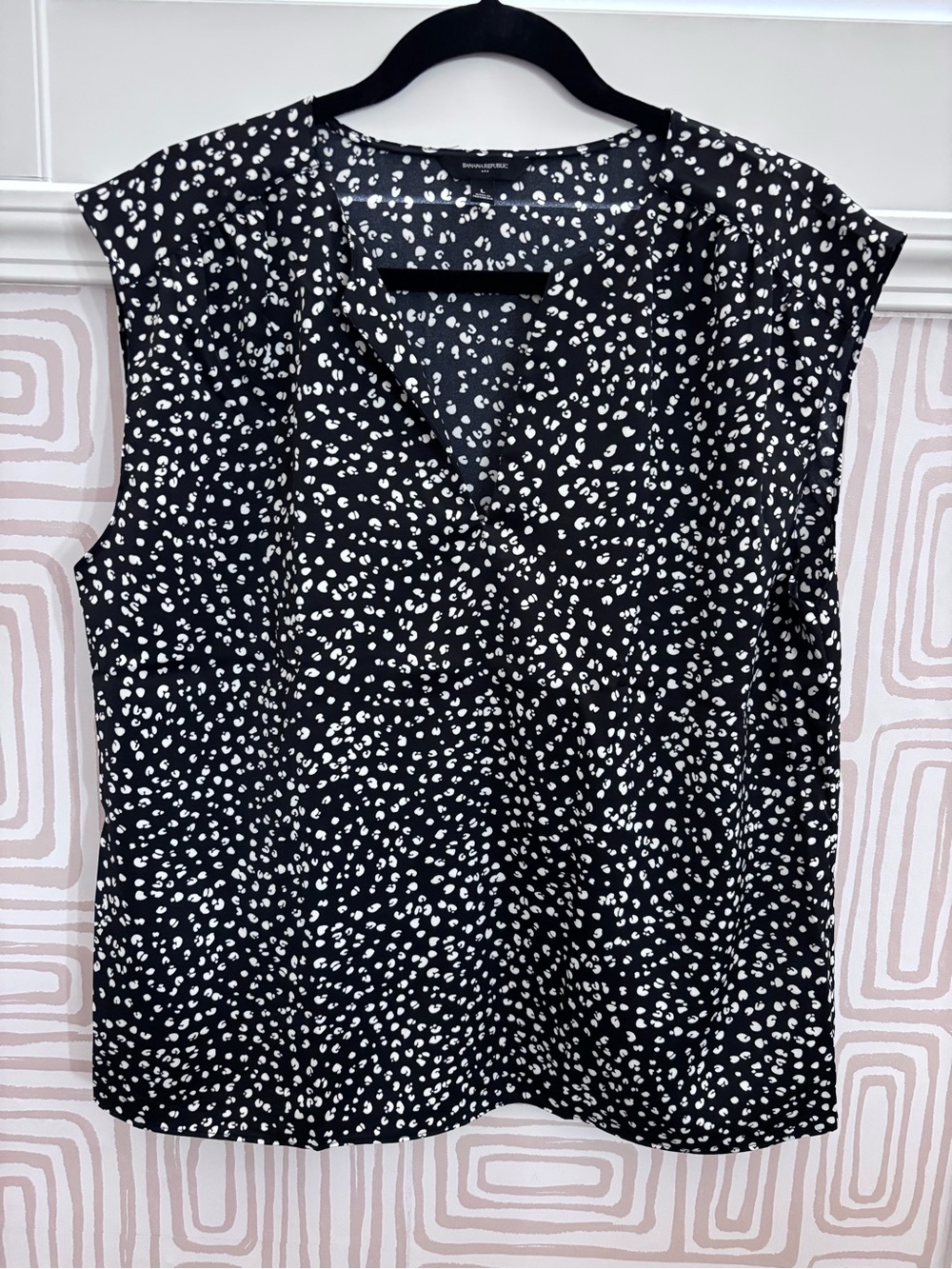 Banana Republic Black Sleeveless Slight V-Neck Dot Print Blouse